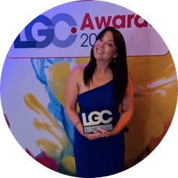 Headshot of Dr Maddi Popoola